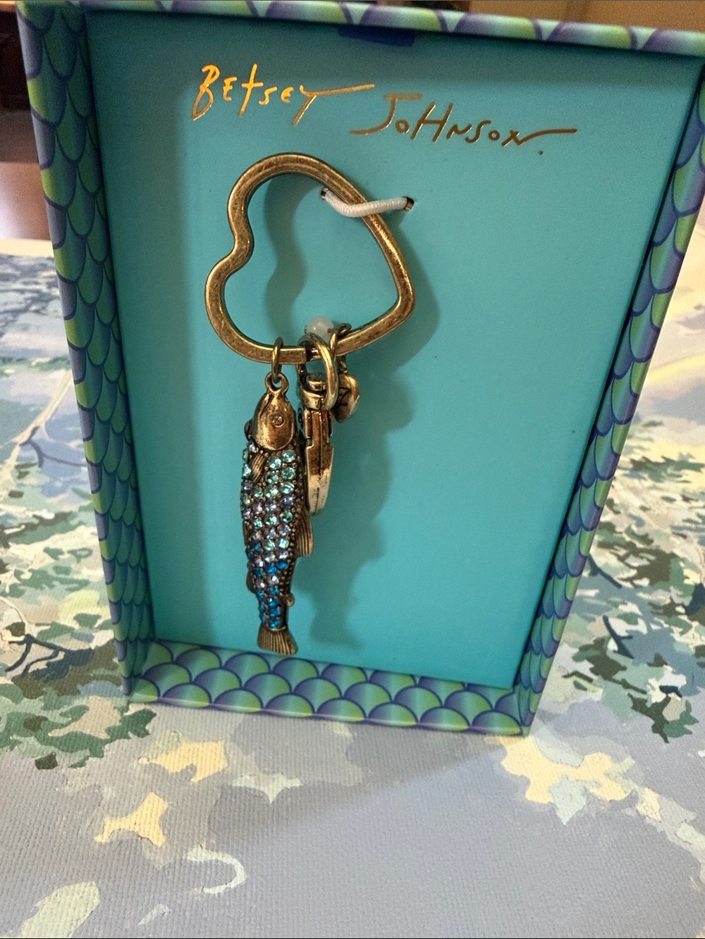 🎣Betsey Johnson Gold-Tone Blue Crystal Fish Keyring